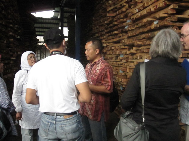 Mr. Wahyu of ABP explaining the processing stages of FSC-Controlled Wood from the local Farmer Group