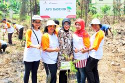 Planting committee with the first tree